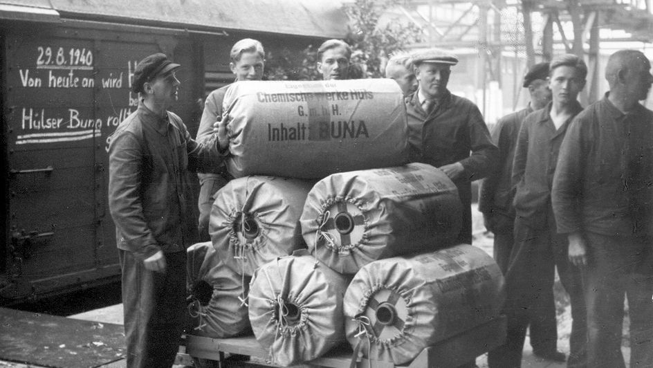 The buna balls left the plant on 29.08.1940, a mere two years after Chemische Werke Hüls was founded
