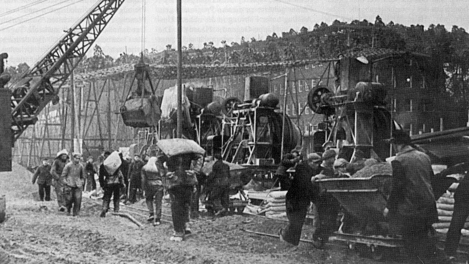 Prisoner of war construction workers at Chemische Werke Hüls, 1943.
